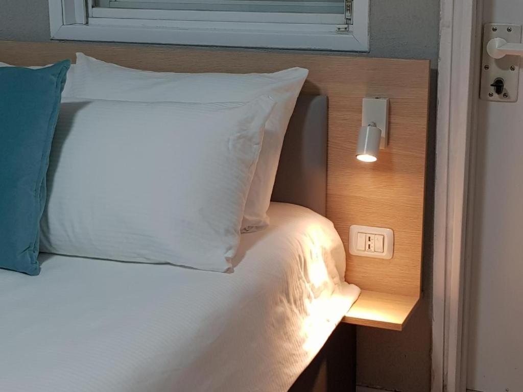 Airport Guest House Or Yehuda Eksteriør bilde